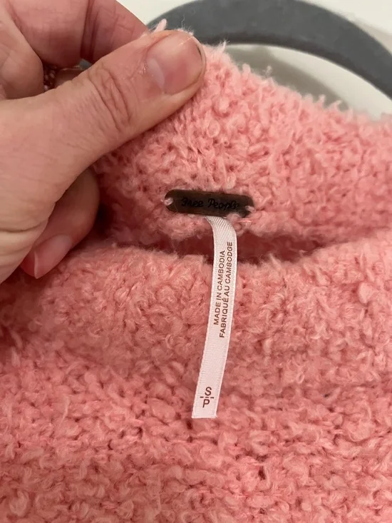 Free People Soft Pink Crew Neck Sweater NWOT - Picture 3 of 4